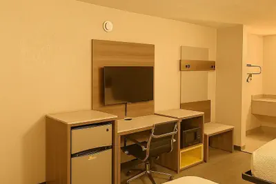 Photo 4 - Economy Inn Little Rock