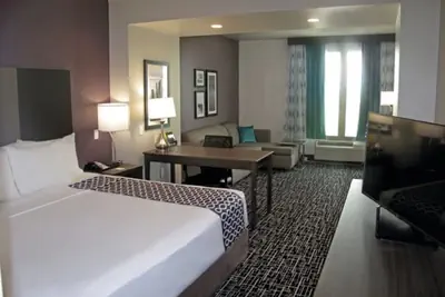 Photo 4 - La Quinta Inn & Suites by Wyndham Corpus Christi - Portland