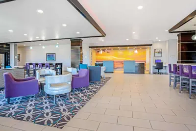 Photo 3 - La Quinta Inn & Suites by Wyndham Corpus Christi - Portland