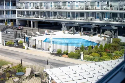 Photo 2 - Grand Beach Inn
