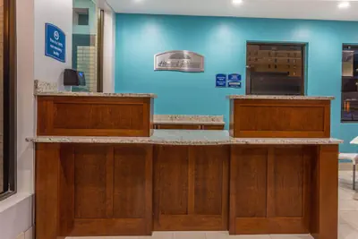 Photo 3 - Howard Johnson by Wyndham Virginia Beach At The Beach