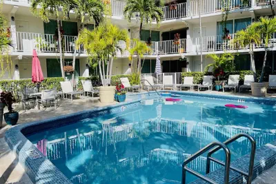 Photo 2 - Ocean Mile Hotel