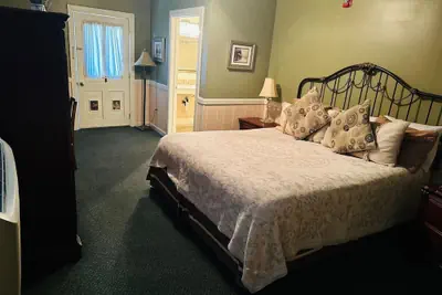 Photo 3 - Gunn House Hotel