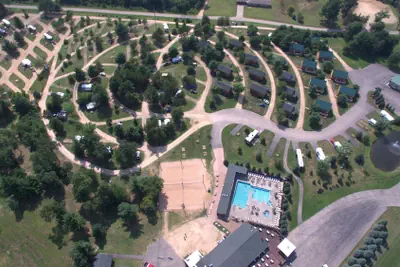 Photo 2 - Edge-O-Dells Resort - 21 and Older