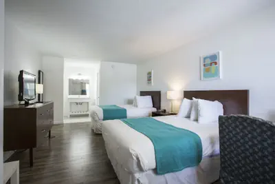 Photo 4 - Regency Inn & Suites