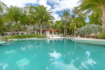 Photo 3 - Largo Resort