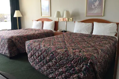 Photo 5 - Sunset Inn Clarksville