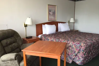 Photo 3 - Sunset Inn Clarksville