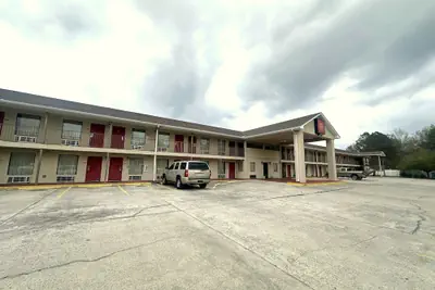 Photo 2 - OYO Hotel East Macon I-75
