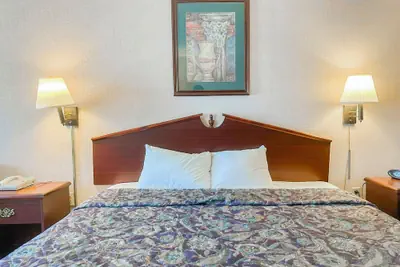 Photo 5 - OYO Hotel East Macon I-75