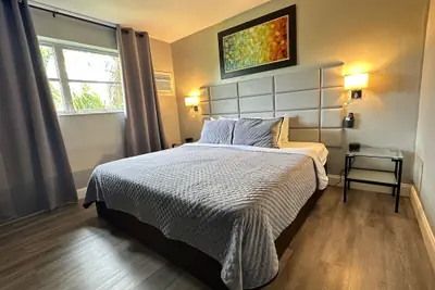 Photo 2 - Sheridan Suites Apartments Hotel