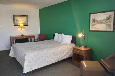 Photo 4 - Capri Motel