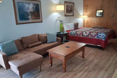 Photo 2 - Capri Motel