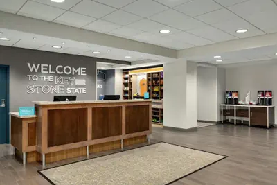 Photo 5 - Hampton Inn & Suites Pittsburgh/Harmarville