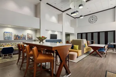 Photo 4 - Hampton Inn & Suites Pittsburgh/Harmarville