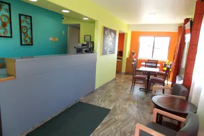 Photo 4 - Apex Inn