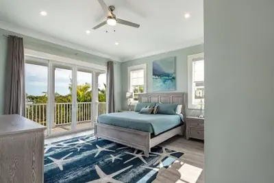 Photo 5 - Springtide House by Brightwild Waterfront Pool