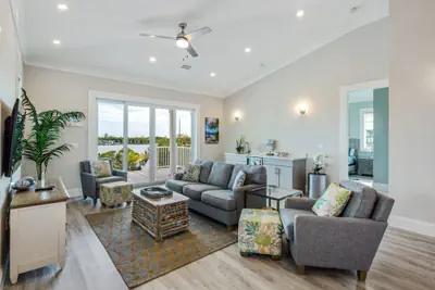 Photo 4 - Springtide House by Brightwild Waterfront Pool