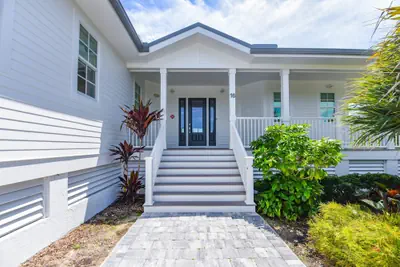 Photo 3 - Springtide House by Brightwild Waterfront Pool