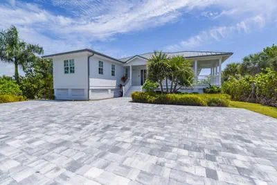 Photo 2 - Springtide House by Brightwild Waterfront Pool