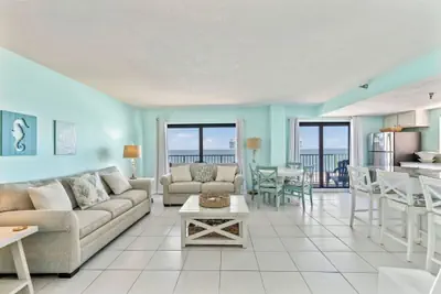Photo 3 - Oceanfront Penthouse Pool Hot Tub Beach Access
