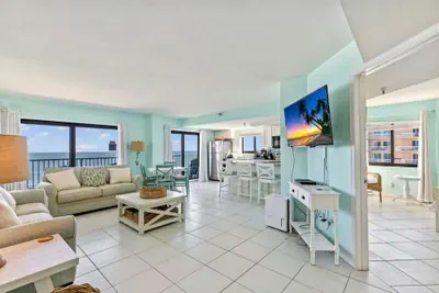 Photo 2 - Oceanfront Penthouse Pool Hot Tub Beach Access