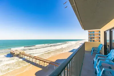 Photo 5 - Oceanfront Penthouse Pool Hot Tub Beach Access