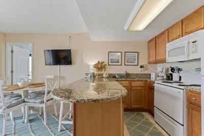 Photo 5 - Top Floor Oceanfront Condo w Pool Beach Access