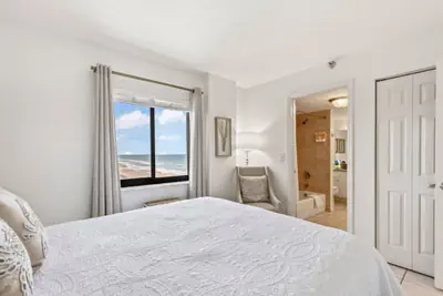 Photo 5 - Top Floor Oceanfront Condo w Pool Beach Access