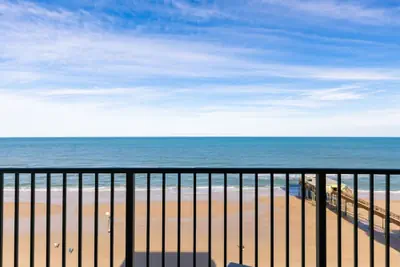 Photo 4 - Top Floor Oceanfront Condo w Pool Beach Access