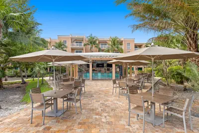 Photo 5 - Island View 1BR Residence With Balcony