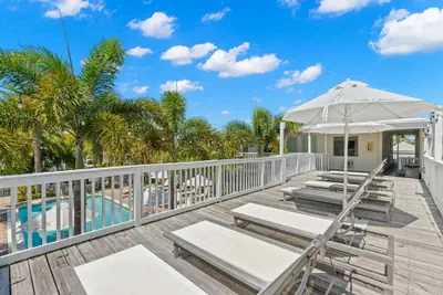 Photo 2 - Stunning 2BR Suite, Just Steps to the Beach