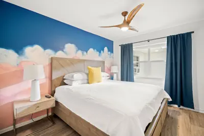 Photo 4 - Deluxe King Condo Updated Suite by the Beach!