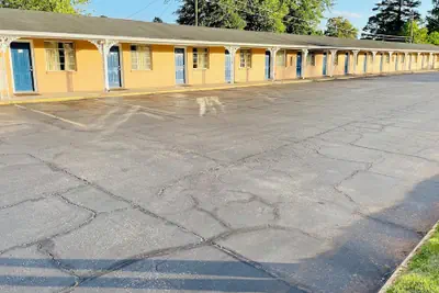 Photo 2 - Bel-Aire Motel Tuscaloosa