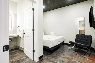 Photo 3 - 461 Melwood Suites Unit 101 2Bed/2Bath