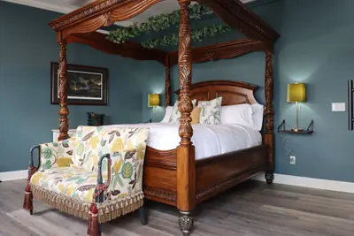 Photo 5 - The Roanoke Hotel