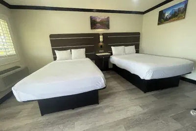 Photo 2 - Escondido Lodge