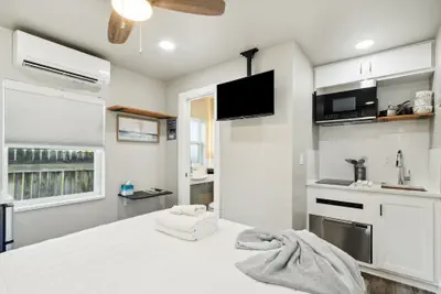 Photo 4 - Beach 5 Villas - Immaculate 300 steps from the Ocean