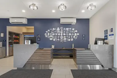 Photo 5 - Best Western Plus Marquette Hotel & Suites