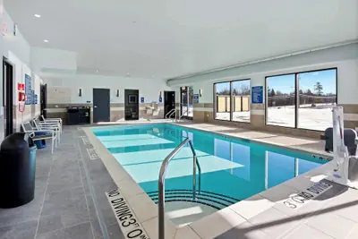 Photo 5 - Best Western Plus Marquette Hotel & Suites