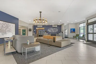 Photo 3 - Best Western Plus Marquette Hotel & Suites