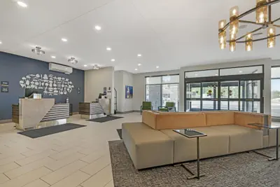 Photo 4 - Best Western Plus Marquette Hotel & Suites