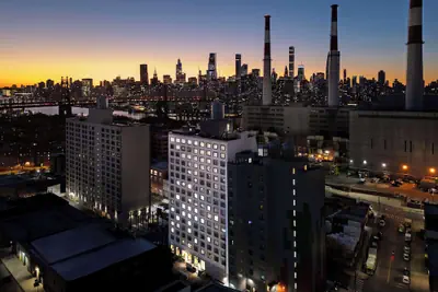 Photo 2 - DoubleTree by Hilton Long Island City, NY