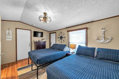 Photo 2 - Nautical Nest - 1 Bedroom Hotel Room by The Lodges at Fossil Creek