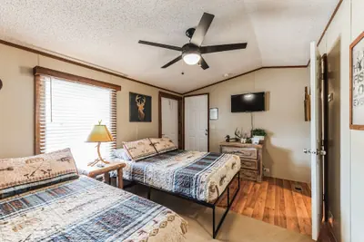 Photo 2 - Gone Fishin' - 1 Bedroom Hotel Room by The Lodges at Fossil Creek