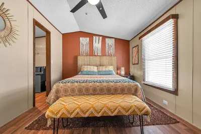 Photo 2 - Bohemian Rhapsody - 1 Bedroom Hotel Room by The Lodges at Fossil Creek