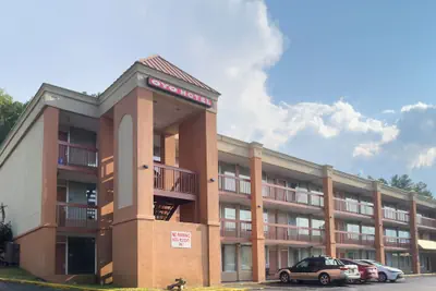 Photo 2 - OYO Hotel Harriman near I-40