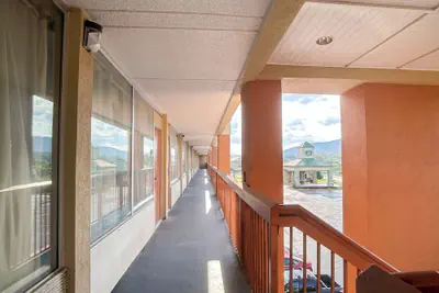 Photo 4 - OYO Hotel Harriman near I-40
