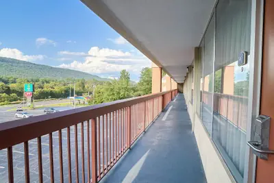 Photo 3 - OYO Hotel Harriman near I-40