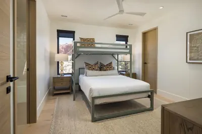 Photo 3 - Lionsback Resort